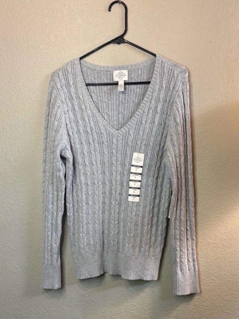 New St. John’s Bay Sweater Gray Cable Knit V-Neck Preppy Casual Women’s Large
